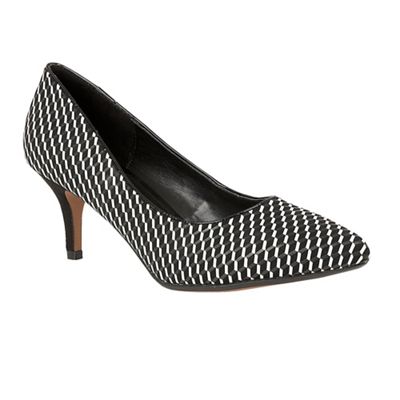 Lotus Black 'Petra' pointed toe courts